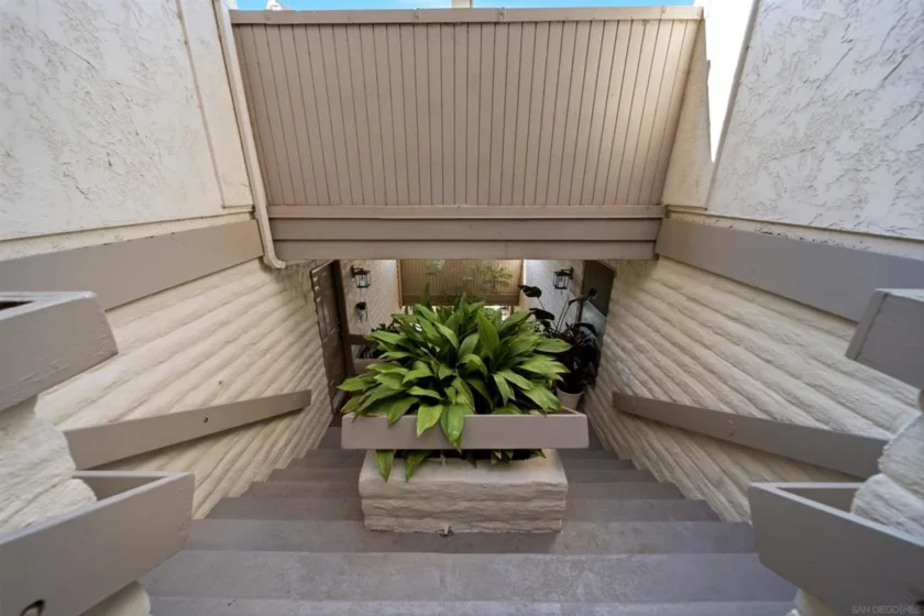 2544 Navarra Drive #12 photo 30