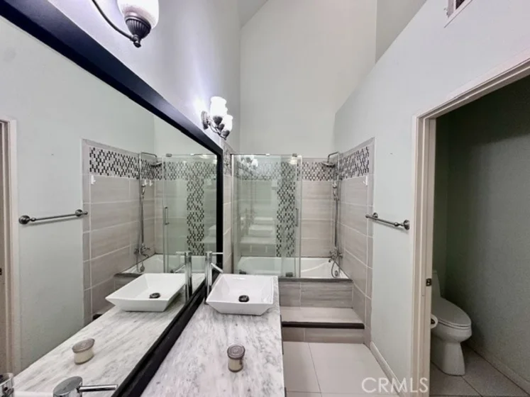 2542 W Macarthur photo 12