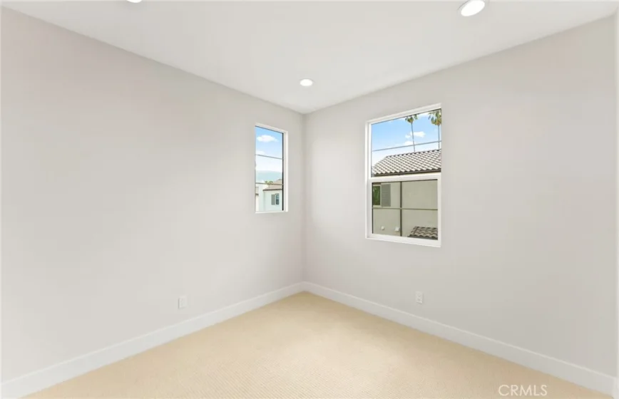 100 Pickwick Lane photo 27