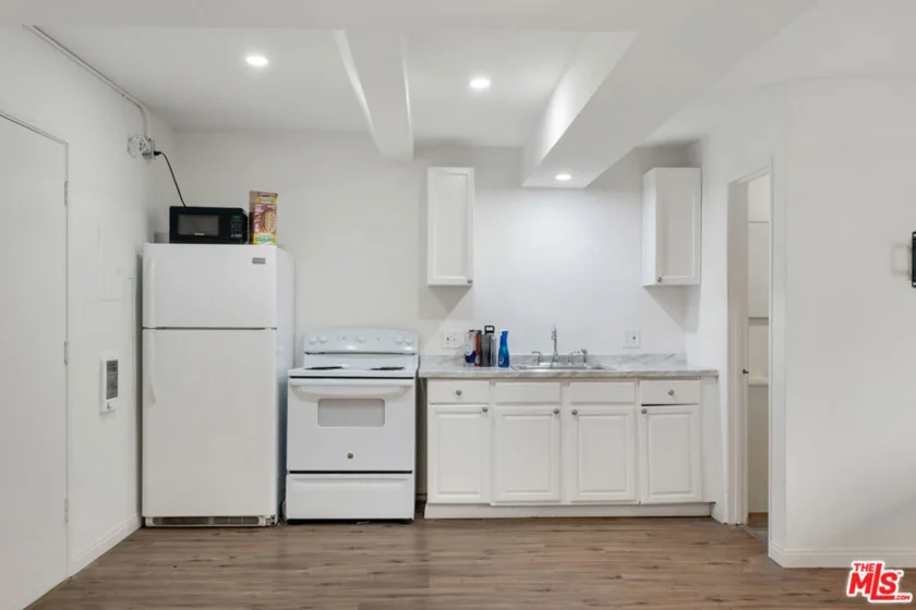 845 W 19th Street #1 photo 25