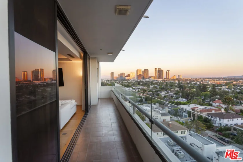 10660 Wilshire Boulevard #1207 photo 2