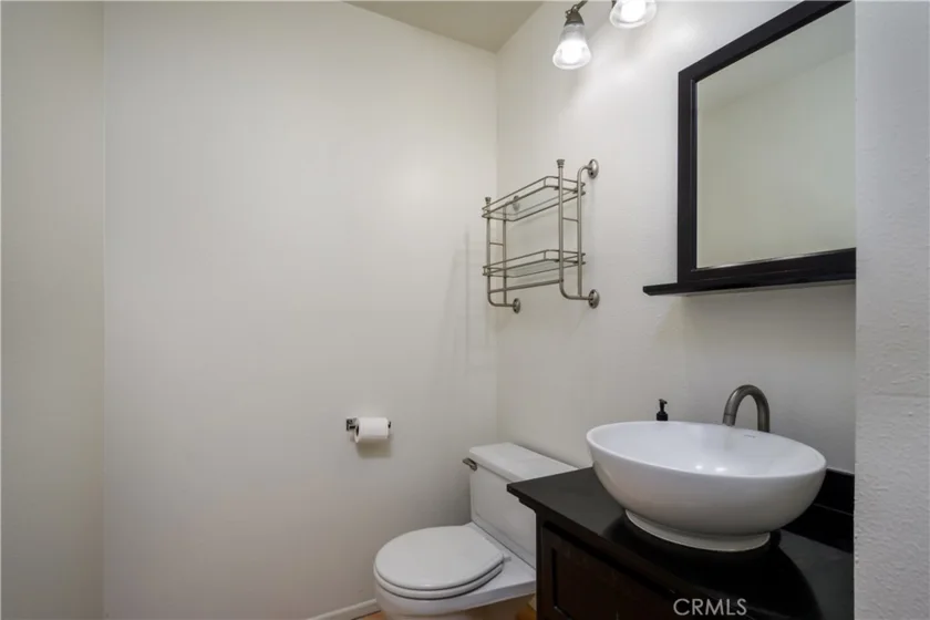 1352 N Mako photo 25