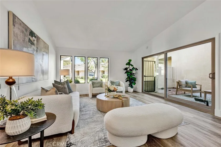 8605 Solano #1005-B photo 3