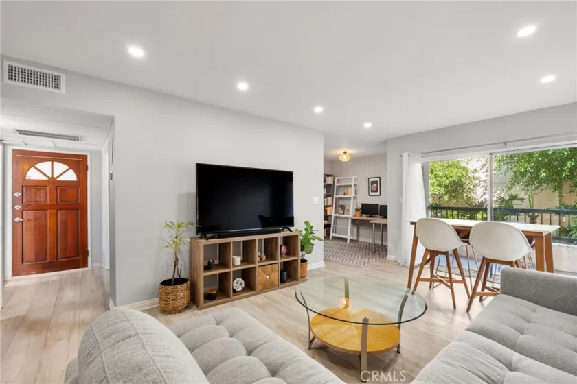 18307 Burbank #5 photo 1