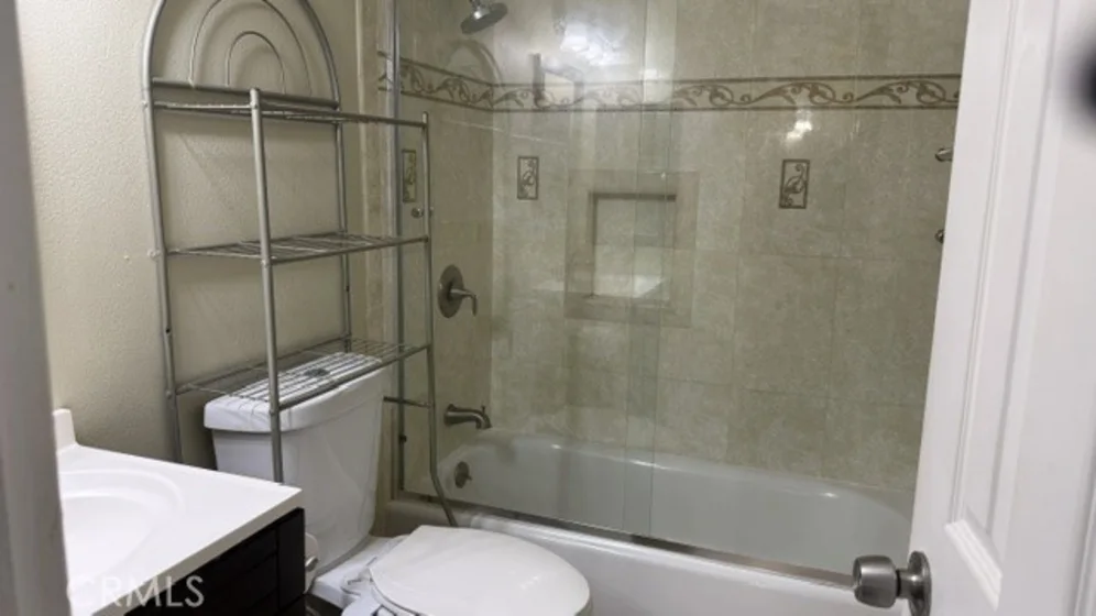 8188 Glengarry photo 27