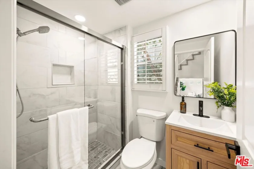 1098 Everett Place photo 8
