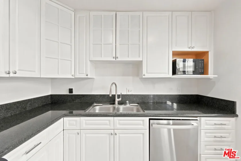 14937 Sherman Way #2 photo 23