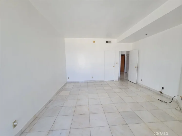 1310 E Ocean #905 photo 27