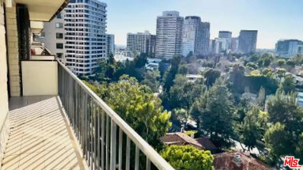10535 Wilshire Boulevard #1610 photo 1
