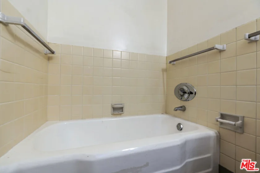 5165 Village photo 5