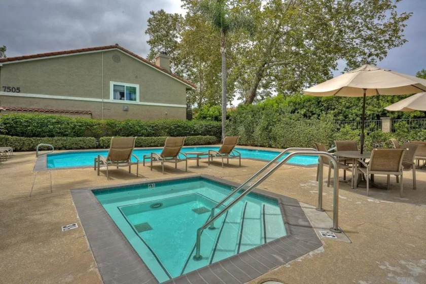 7425 Charmant #2902 photo 28