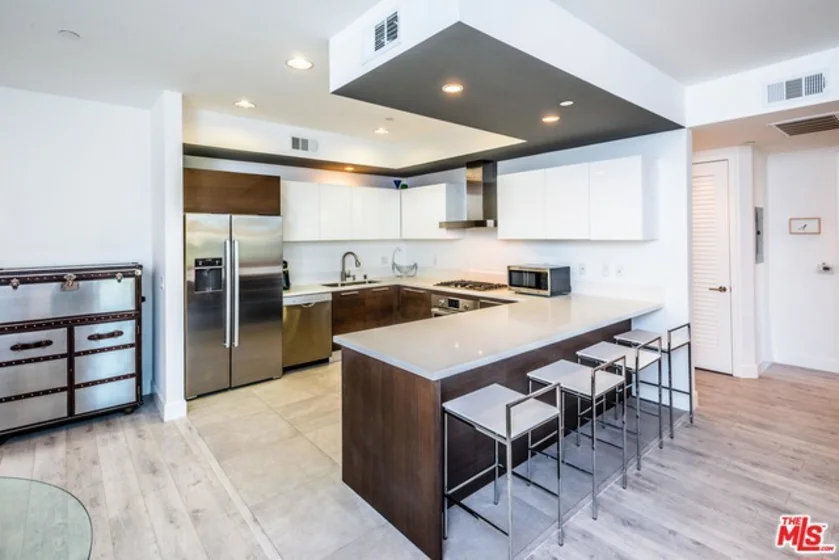 118 S Kenwood Street #305 photo 1