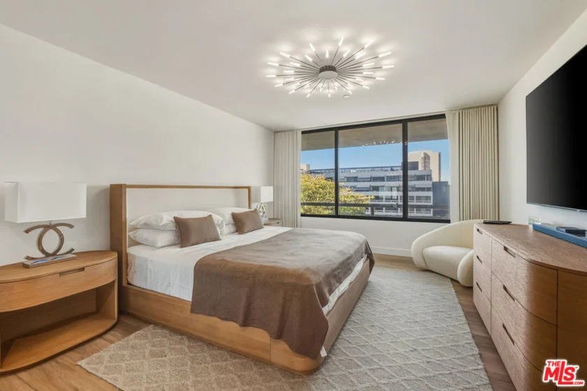 121 S Hope Street #334 photo 18