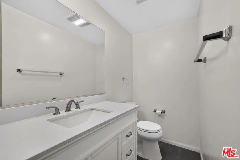 540 Kelton Avenue #306 photo 15