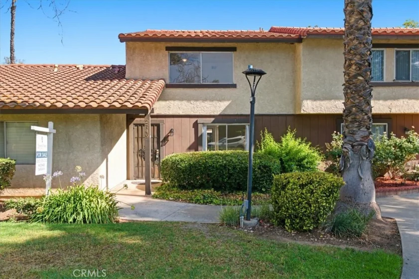 2749 Tropicana Drive photo 2