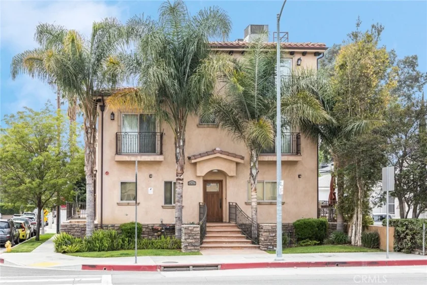 14702 Magnolia Boulevard #102 photo 1
