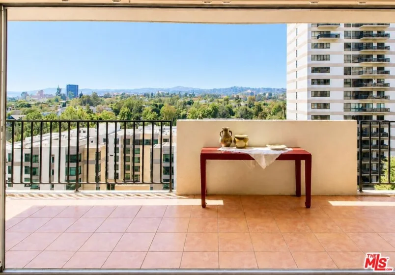 10450 Wilshire Boulevard #10J photo 2