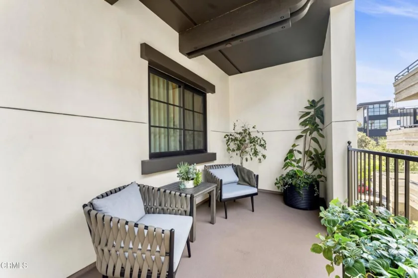 139 S Oak Knoll Avenue #303 photo 9
