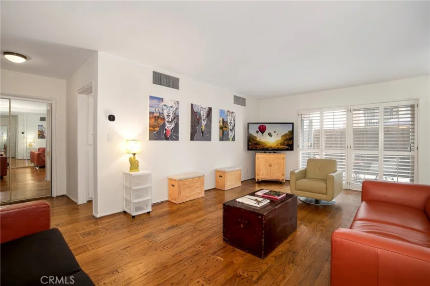 927 N Kings Road #118 photo 35