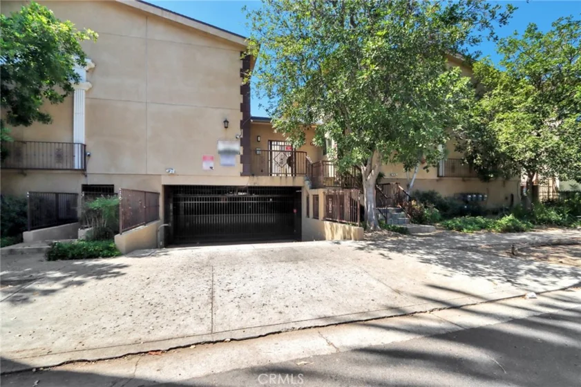 14618 Gilmore Street #16 photo 22