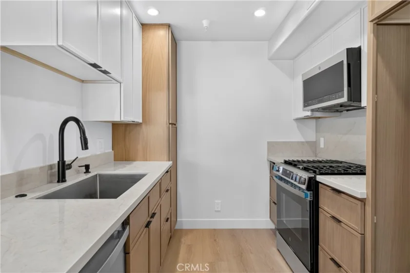 15455 Sherman photo 7