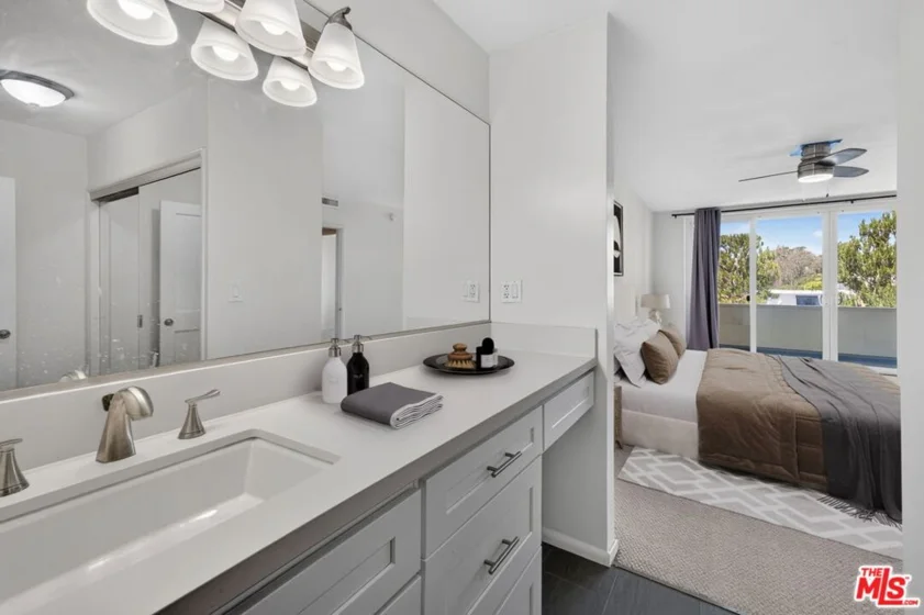 540 Kelton Avenue #306 photo 9