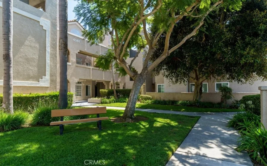 4561 Warner photo 37