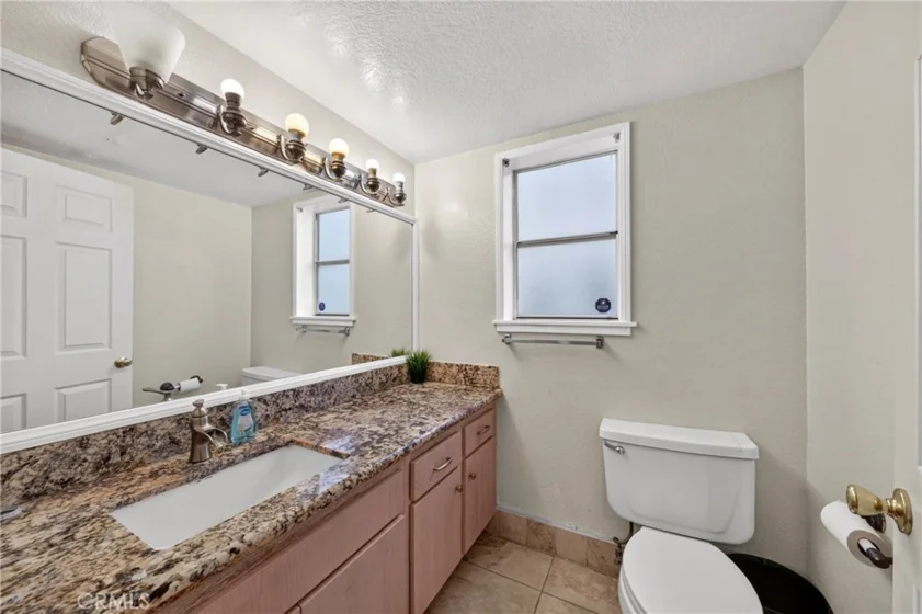321 W. Queen St. Unit 8 photo 17