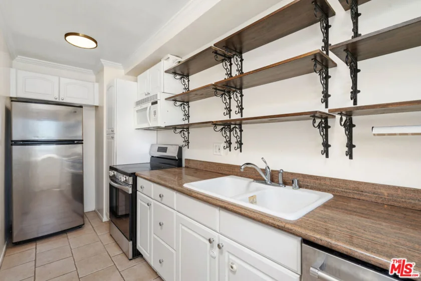 625 N Flores Street #304 photo 9