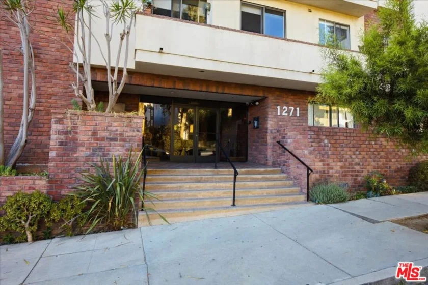 1271 Granville Avenue #402 photo 42