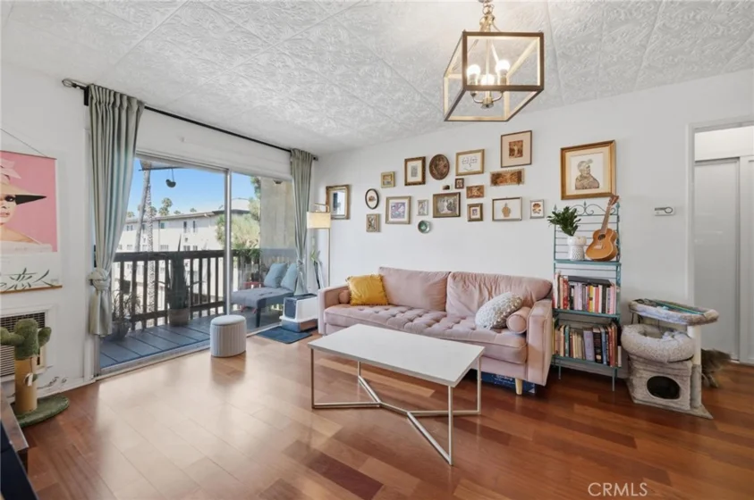 525 S Ardmore Avenue #320 photo 7