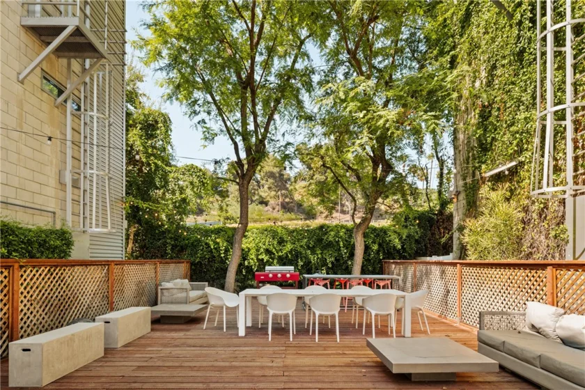 3450 W Cahuenga #907 photo 10