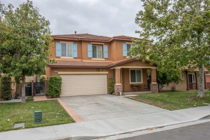 38385 Sevilla Avenue photo