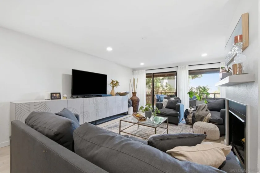 2928 Lawrence photo 61