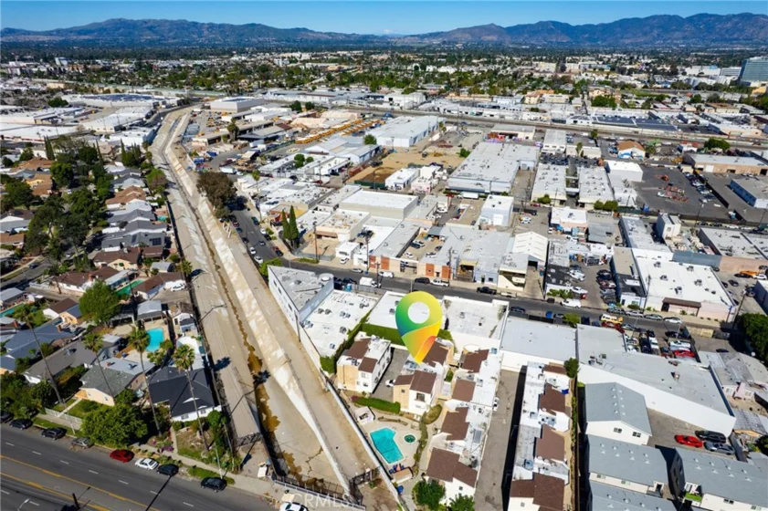 14715 Saticoy Street #14 photo 36