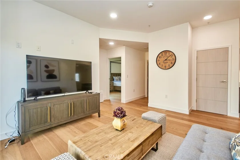 820 S Wilton Place #304 photo 11