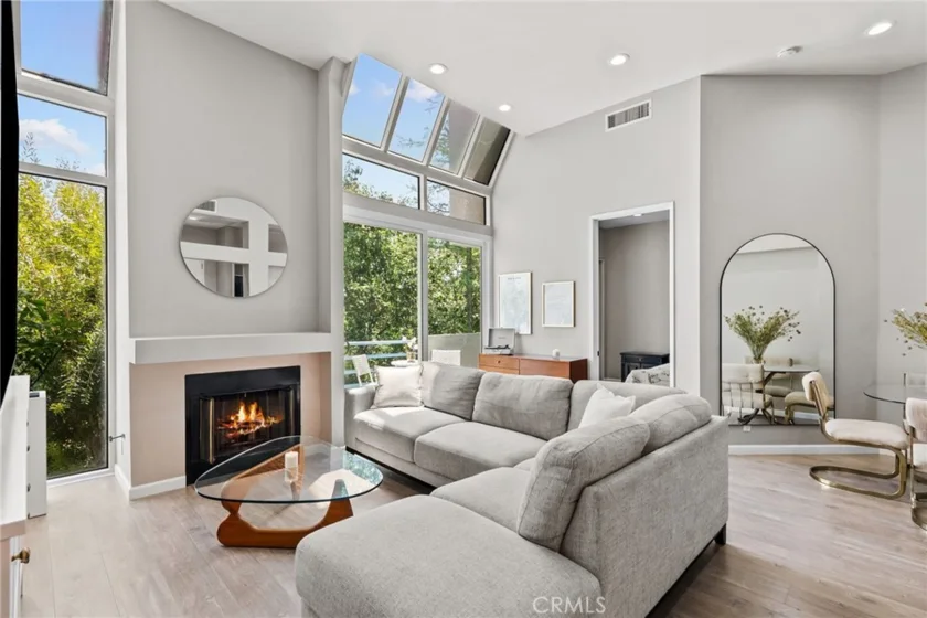5151 Balboa Boulevard #303 photo 1
