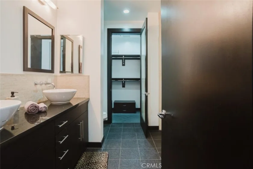 655 S Hope Street #606 photo 31