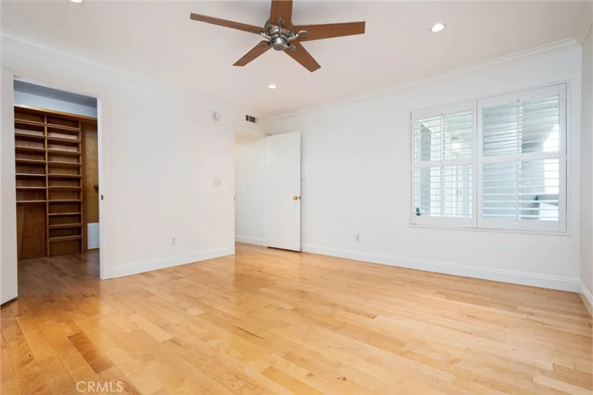4536 Colbath Avenue #102 photo 16