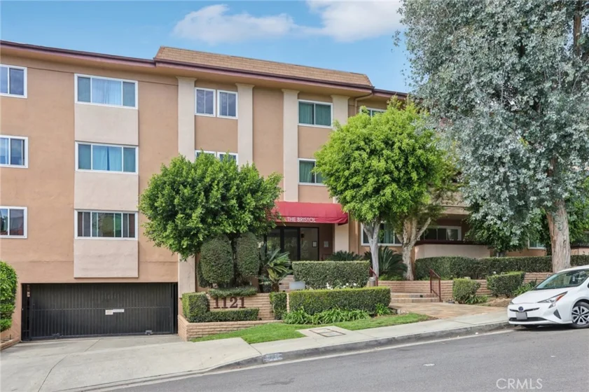 1121 N Olive Drive #211 photo 1