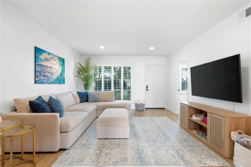 5583 Tiffany Avenue photo 33