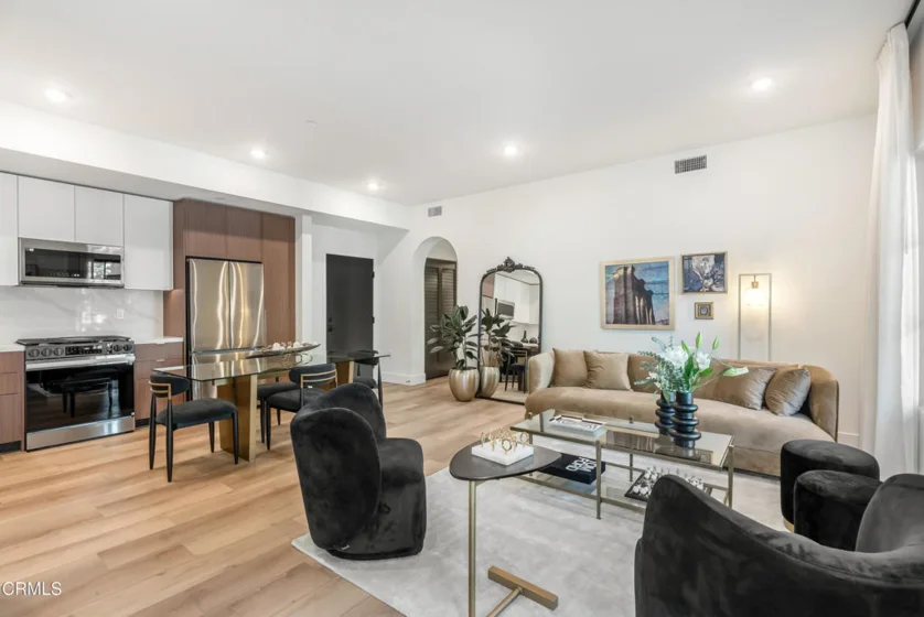 139 S Oak Knoll Avenue #301 photo 3