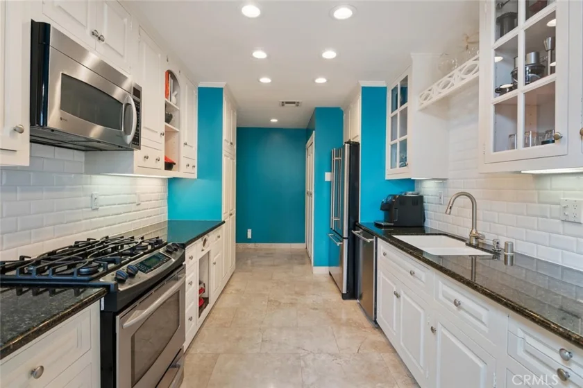 13331 Moorpark Street #316 photo 1