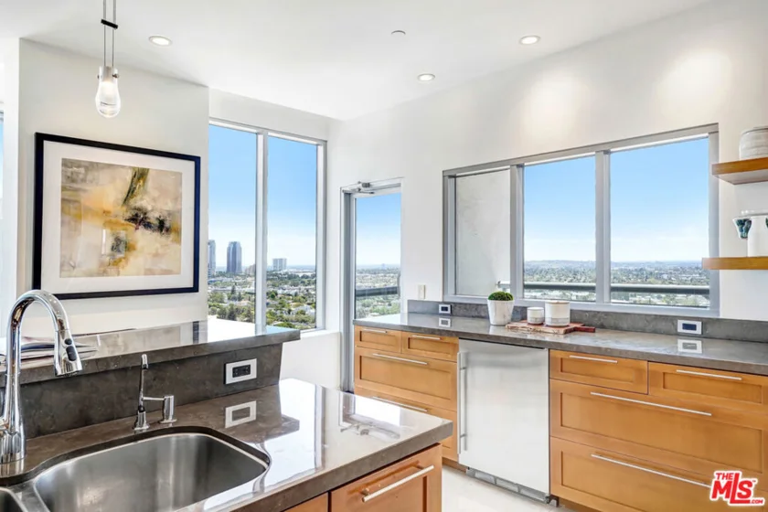 10724 Wilshire Boulevard #1607 photo 6