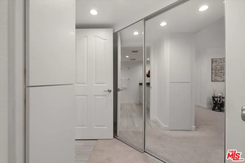 1160 Granville Avenue #108 photo 27
