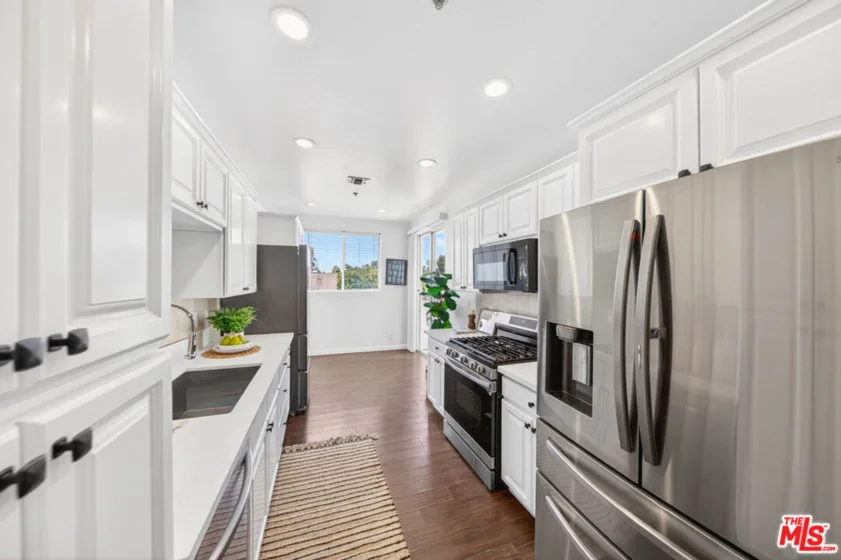 333 Westminster Avenue #402 photo 3