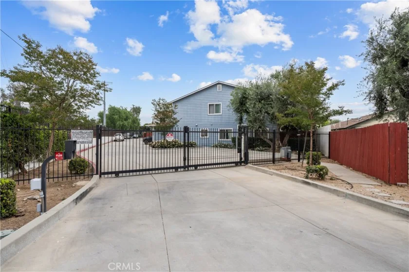 14552 Foothill photo 39