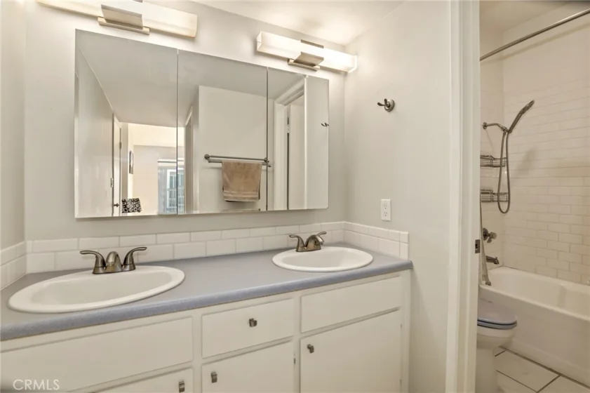 6525 La Mirada Avenue #112 photo 28