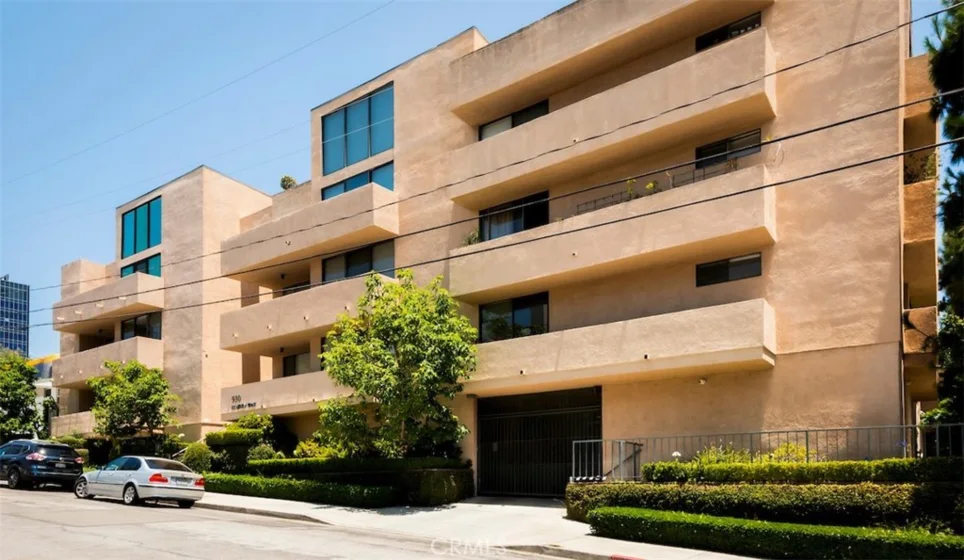 930 N Wetherly Drive #201 photo 1