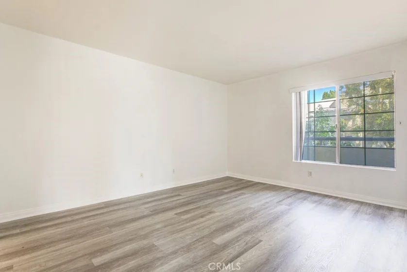 5515 Canoga Avenue #105 photo 10